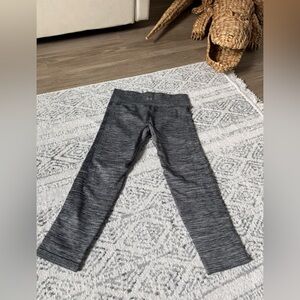 Under Armour Women's HeatGear Compression Black & Gray Athletic Crop Size Medium